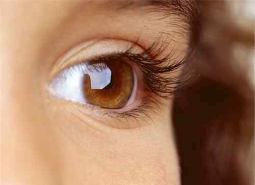 眼睛跳怎么治疗 右眼跳是怎么回事 如何治疗眼皮跳