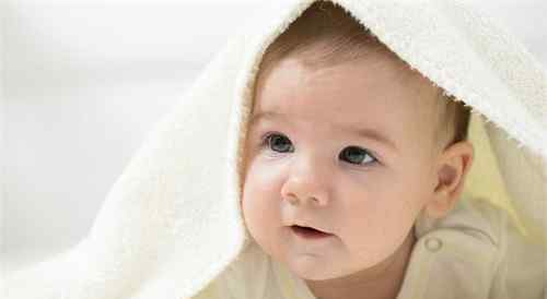 宝宝假性对眼图片 婴儿对眼正常吗  婴儿对眼如何矫正
