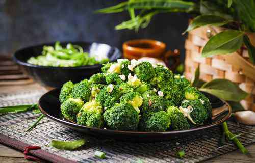 西兰花菜的功效与作用 “青花菜”西兰花的功效与作用有哪些？不能和什么一起吃？附栽培条件
