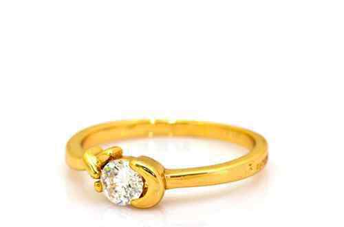 黄金结婚戒指 黄金结婚戒指多少钱  什么样的金戒指不过时