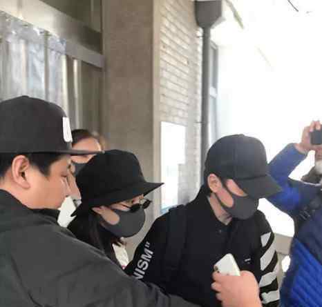 杨幂出院 看过杨幂出院，baby出院再看赵丽颖出院，网友：这样才是出院