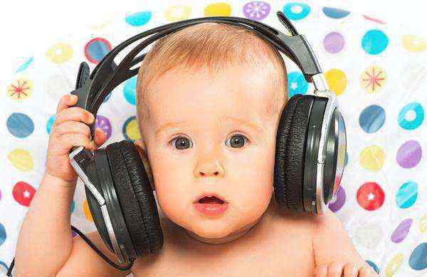 婴儿睡觉听音乐的危害 适合婴儿听的音乐 婴儿听音乐注意事项