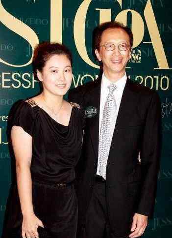 伏明霞梁锦松 伏明霞梁锦松是什么关系 伏明霞与梁锦松离婚了吗