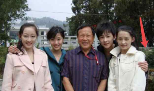 杨洋八卦 细数杨洋四段绯闻：从李沁到乔欣，他更偏爱这类女孩？