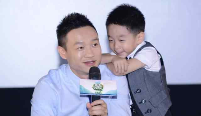 杨威儿子 杨威儿子杨阳洋10岁近照曝光，看到他的字后，网友不淡定了