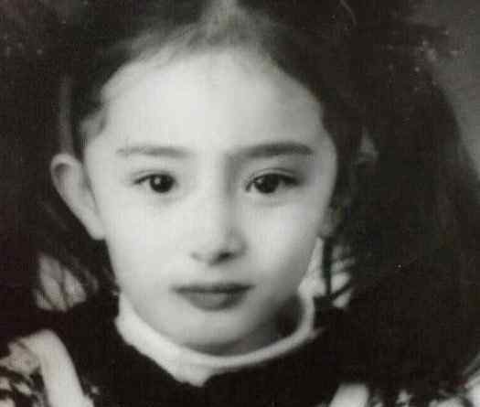 杨幂小时候的照片 杨幂的童年照片曝光，从小就美到大，网友：真是太可爱了