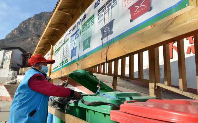 北京深山里有支“扁担行动队” 每天翻山越岭上门收这个