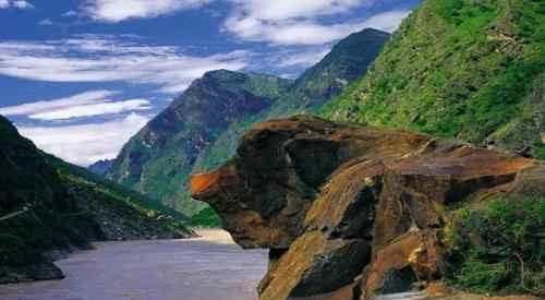 此处海拔高度 新龙县海拔多少米 新龙县旅游景点介绍