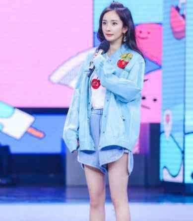 杨幂罗圈腿 杨幂踩15cm“恨天高”，不能拯救罗圈腿，网友：说好的腿精呢