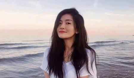 谢娜疑怀二胎 谢娜小腹隆起疑似怀二胎，谢娜发劈叉照否认怀二胎