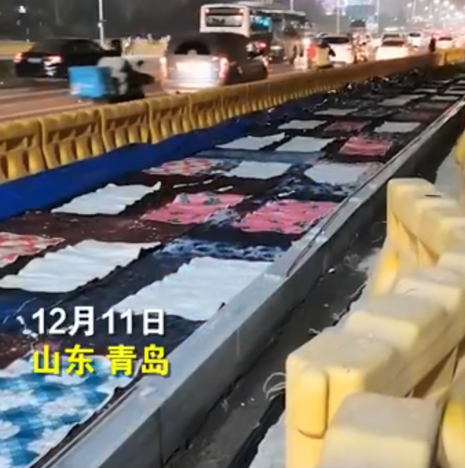 官方回应青岛路面铺满电热毯：为了保证冬季施工的混凝土质量