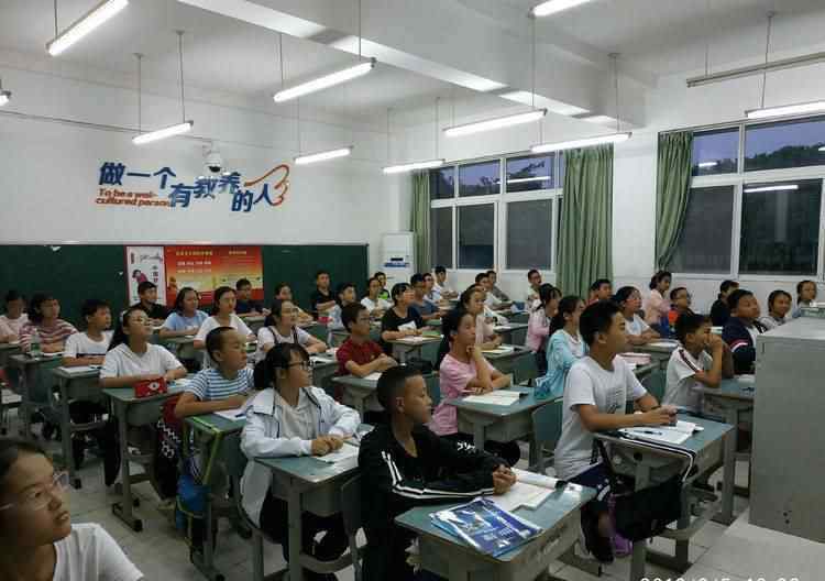 德阳外国语学校 在德阳外国语学校，有这样一个班——初2018级10班