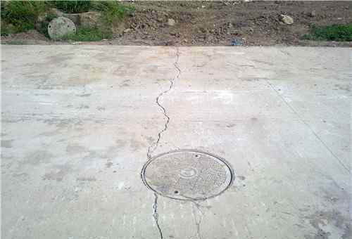 混凝土路面裂缝 混凝土路面裂缝怎么处理