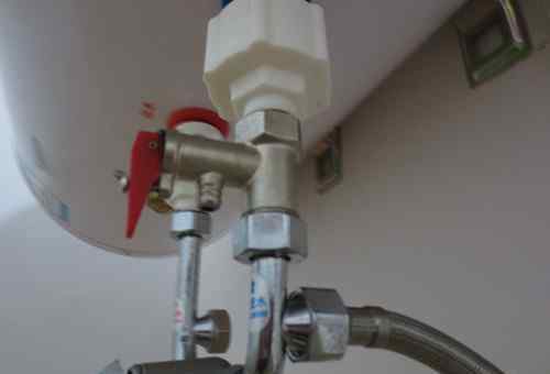 热水器减压阀一直滴水 电热水器减压阀滴水怎么解决