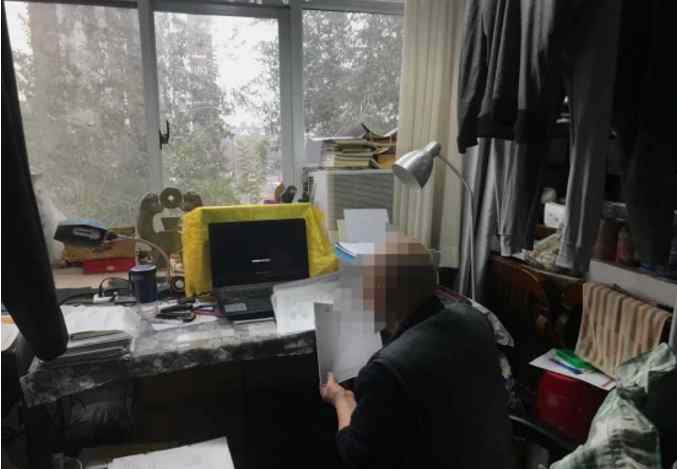 男子杀妻留下55万债务 9岁女童无力还父债成“老赖”？养母和外公发声