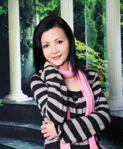 郭美美妈妈 郭美美的妈妈背景 郭美美妈妈私照很美