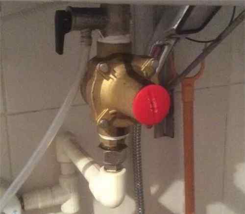热水器泄压阀漏水怎么解决 热水器泄压阀漏水怎么解决
