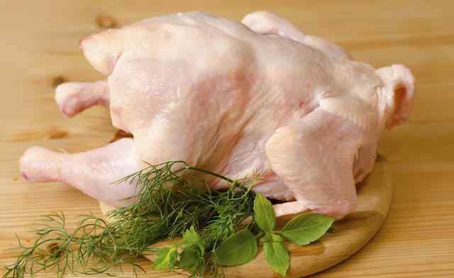 鸡肉多少钱一斤 鸡肉替代猪肉，春节前肉鸡价格还会涨吗？会达到多少钱1斤？