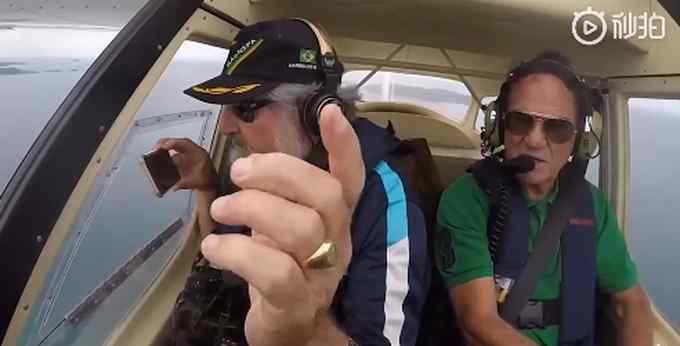 巴西导演拍摄时手机从300米高空坠落 捡起后还能用！网友：还好没砸到人