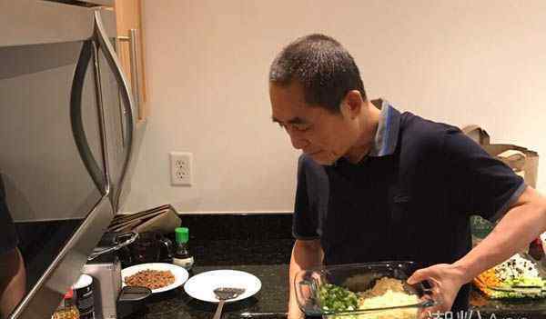 张艺谋有几个老婆 张艺谋比他老婆大几岁揭晓 忘年恋往事被公开无奈