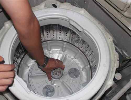如何清洗洗衣机内部的污垢 怎么去除洗衣机里的污垢