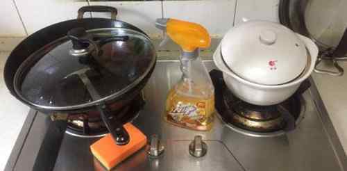厨房地面油污怎么清理 怎么清理厨房油污
