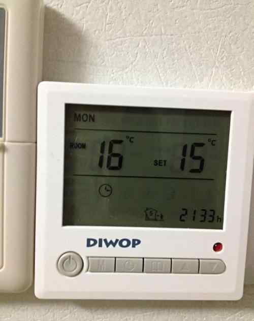地暖温控器 家里地暖温控器坏了自己可以换吗