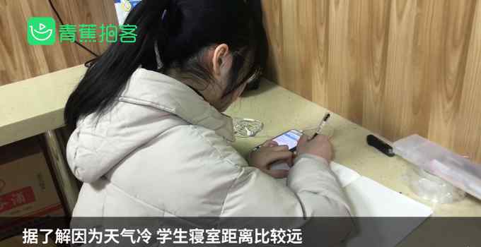 武汉一高二女生在面馆“蹭”暖气学习一个多月 老板的举动很贴心