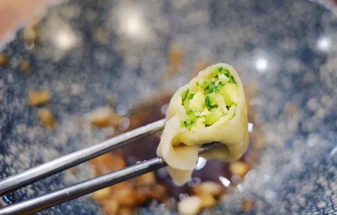 黄瓜炒鸡蛋窍门 黄瓜炒鸡蛋别再这样做了，试试这种新方法，上桌以后抢着吃！