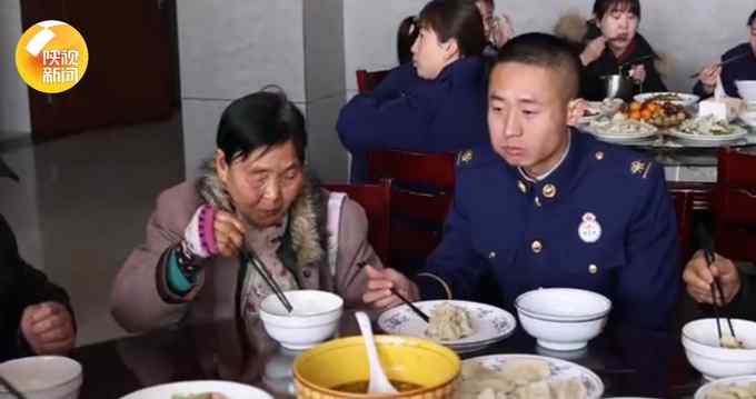 熟悉的味道！消防员吃水饺认出妈妈的味道 激动的表情看哭网友