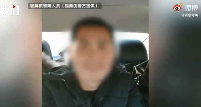 警方从黑工厂解救出智障者 住的地方脏乱不堪 工厂负责人被控制