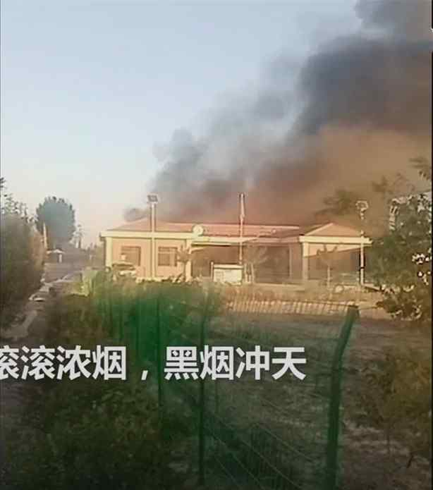 天津大火 今天凌晨，天津一工厂突发大火，浓烟布满半边天