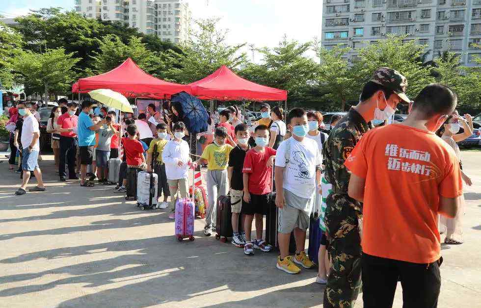 军营夏令营 军事夏令营开营第1天，营员们的“军营”生活开启啦！