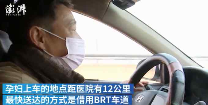 湖北一司机送分娩乘客连闯红灯：孕妇已见红 交警表示免罚