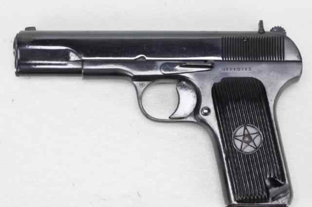 m20手枪 美军在越南缴获的54式手枪，名字改成了M20，大黑星标志得到保留