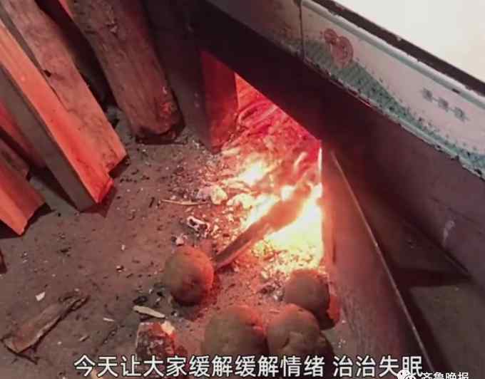 东北72岁奶奶直播烧柴火 火了！网友：噼啪声真的很解压