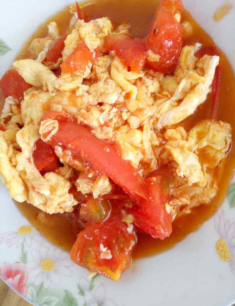 番茄炒蛋的家常做法 大厨教你，“西红柿炒鸡蛋”的家常做法，简单又好吃