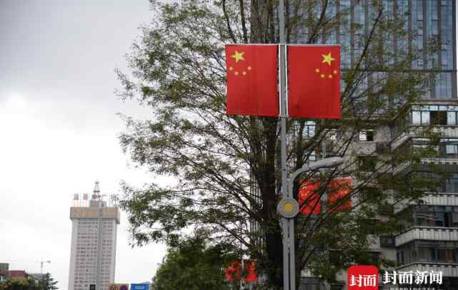 成都国旗 国庆期间 成都满城飘扬国旗