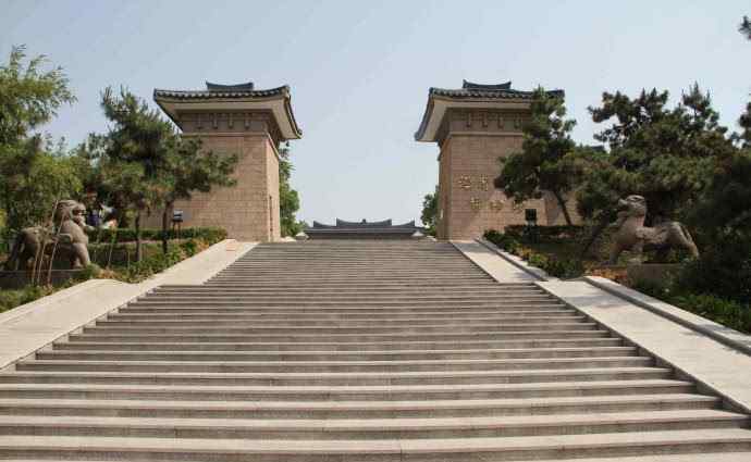 扬州汉广陵王墓 参观汉广陵王墓博物馆