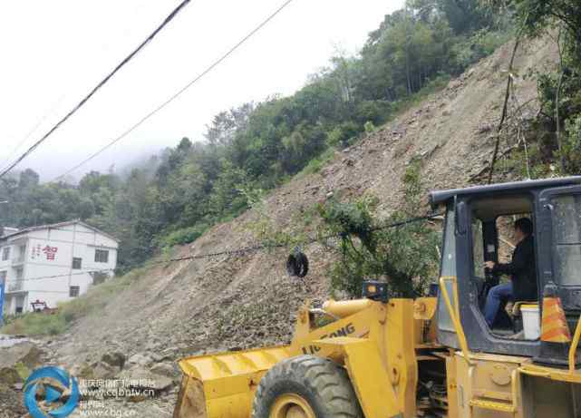 g211 城口国道G211明通镇处山体崩塌 恢复单向通行