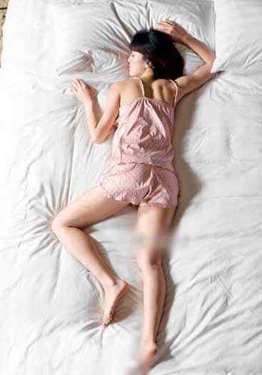 什么睡姿能让肩膀变窄 纠正你的不良睡姿 6种姿势睡出健康