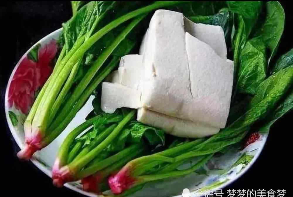豆腐菠菜汤的做法 菠菜豆腐汤的做法，这一步不能少，做出来菜嫩醇香！