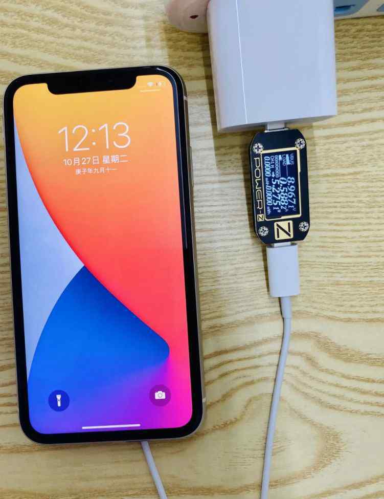 苹果无线充电器 苹果MagSafe​无线充电器实测：没有iPhone12的别买！