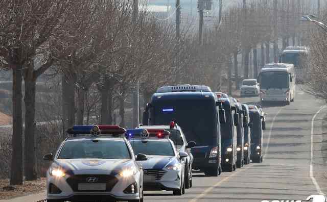 李明博所在拘留所748人确诊 还原事发经过及背后原因！