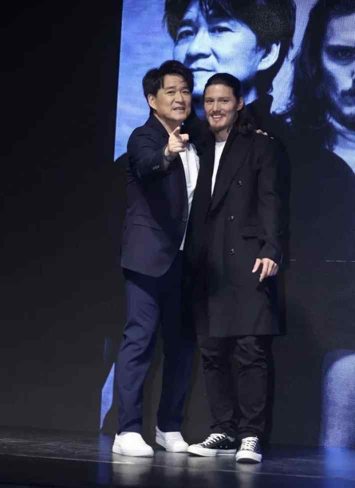 周厚安 周华健“老儿子”周厚安年轻了，剪去长发剃掉胡须，不再像40岁
