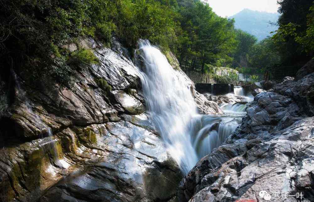 高冠瀑布 西安高冠瀑布，曾是多个朝代的皇家花园，却流传着一个神奇的故事