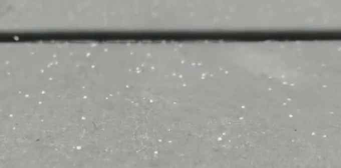 白兴奋了？成都下的是霰不是雪 网友：我不听我不听