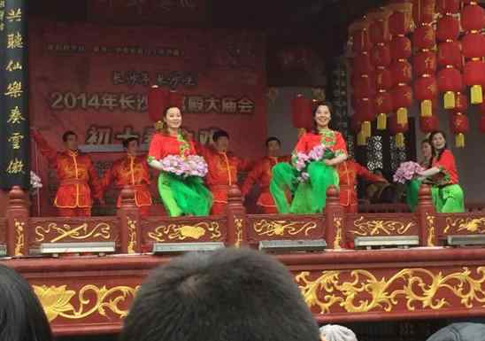逆天女主持 初十的长沙最有戏 刘美女的逆天摄影