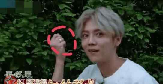 鹿晗戒指带无名指 鹿晗的戒指怎么不戴了 关晓彤鹿晗会结婚吗
