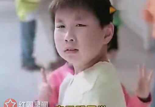 李子明 旺仔牛奶李子明多大了 三年六班李子明长大大变样
